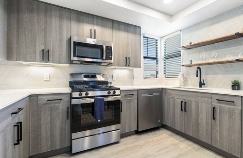 Kierland Apartment | CozySuites at Kierland Commons with pool #16