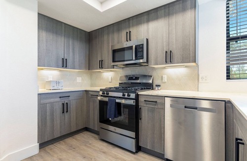 Kierland Apartment | CozySuites at Kierland Commons with pool #16