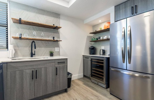 Kierland Apartment | CozySuites at Kierland Commons with pool #16