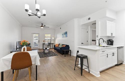 Chandler Apartment | CozySuites Chandler 1BR with 2 pools & Jacuzzi 09