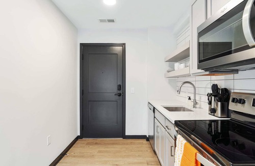 Lockerbie Square Apartment | CozySuites Mass with parking, lounge and roof deck 12