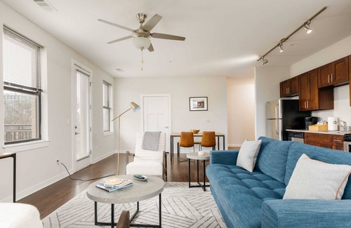 Hillsboro Village Apartment | CozySuites | Music Row Charming 2BR w/parking 40