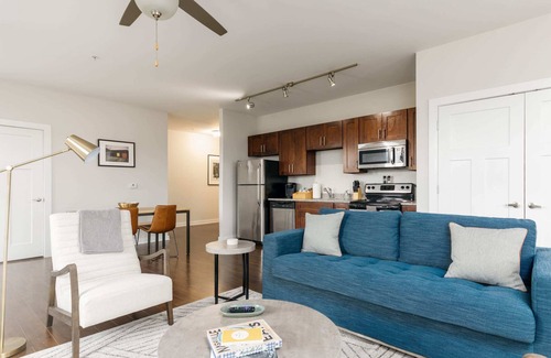 Hillsboro Village Apartment | CozySuites | Music Row Charming 2BR w/parking 40
