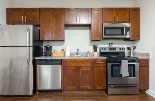 Hillsboro Village Apartment | CozySuites | Music Row Charming 2BR w/parking 40