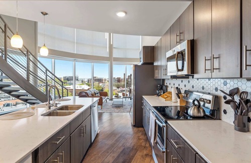 Mile Square Apartment | CozySuites - Penrose On Mass with pool and parking #4