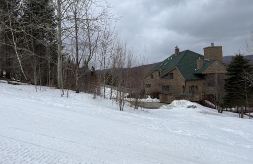 Bretton Woods Villa | CR1 Top Rated Ski-In Ski-Out Townhome Great views fireplaces fast wifi AC - Short walk to slopes