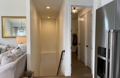 Murray House | Craftsman Home in ideal Location~nNear Shops and Mountains!nPet Friendly!
