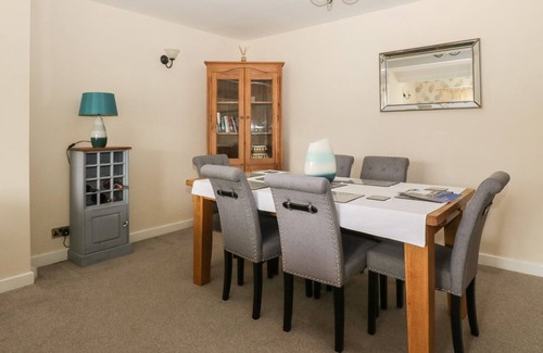 Kilmun Cottage | CRAIGEND COACH HOUSE, pet friendly, with a garden in Dunoon