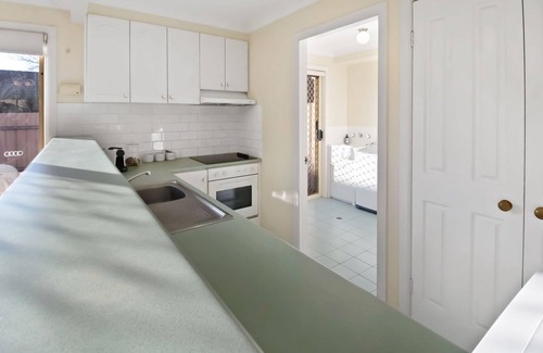 Wagga Wagga Apartment | Crampton Comforts - Walk to CBD, Cosy & Homely