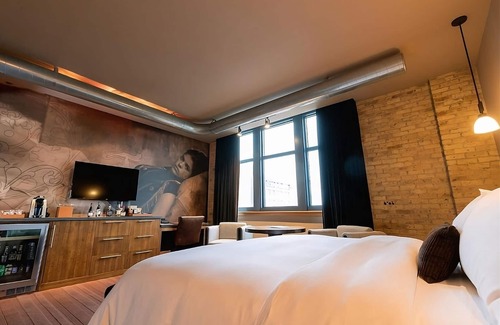 Fifth Ward Hotel | Cream Studio at The Iron Horse Hotel, Pets Allowed, Near Discovery World
