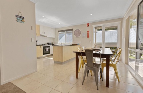 Metung House | Create unforgettable memories in this delightful coastal escape!