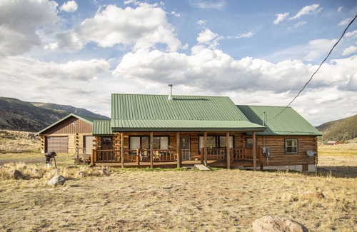 Creede Cabin | Creede Cabin - Dogs Welcome - Amazing Views - Large Deck