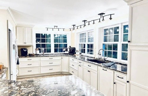 Jersey Shore House | Creek Front/Rail Trail - Pine Creek Manor House