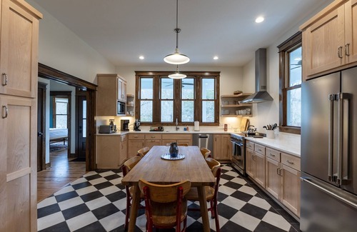 Dickson Other | Creek-side retreat in the woods, perfect for families seeking quality time