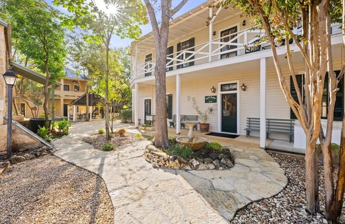 Comfort Hotel | Creek View Premier King