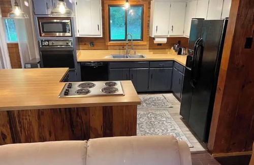 Pearisburg Cabin | Creekside Cabin in the Mountains