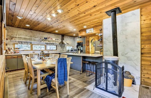 Downieville-Lawson-Dumont Cabin | Creekside Cabin: Mountain Views, Fireplace & Sauna