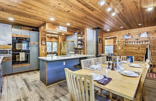 Downieville-Lawson-Dumont Cabin | Creekside Cabin: Mountain Views, Fireplace & Sauna