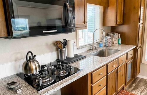 Stevenson Cabin | Creekside Cabin with Scenic Views at Maple Way Cabins