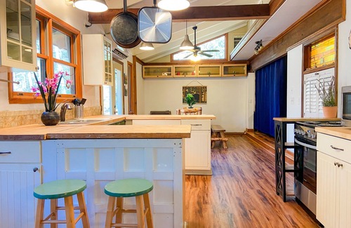 Ellijay House | ⭐️Creekside Firepit l 3.5 Acres l Wood Burning Stove l Dog Friendly