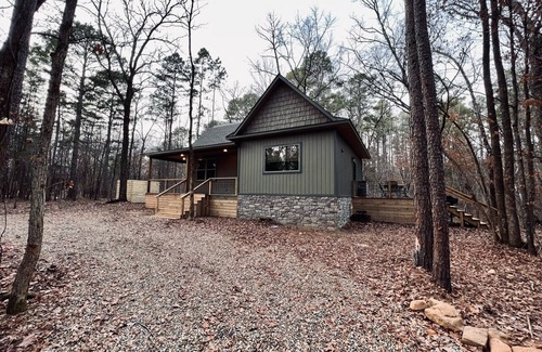 Muse Cabin | Creekside forest hideaway with hot tub near ATV trails