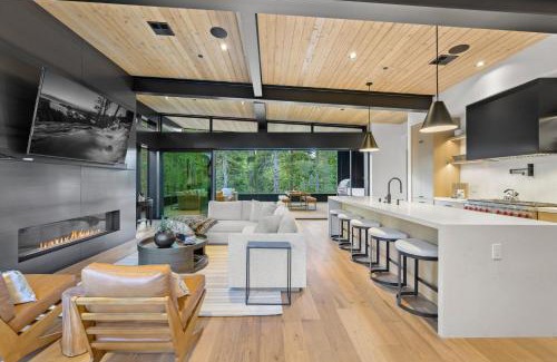 Olympic Valley House | Creekside Retreat - Near Palisades Tahoe