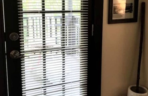 Celo Cottage | Creeksong Cottage Unique tranquil getaway