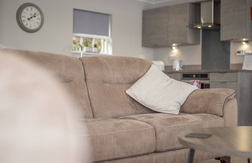 Arden Cottage | Creinch Lodge-Sleeps 2 - sleeps 2 guests in 1 bedroom