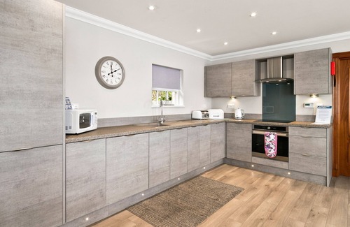 Arden Cottage | Creinch Lodge-Sleeps 2 - sleeps 2 guests in 1 bedroom