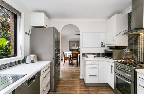 Mosman House | Cremorne - BARIS - Bariston Avenue - Spacious 3BR Townhouse with Garden Near Cremorne Harbourside Parks