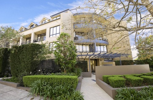 Cremorne Apartment | Cremorne- BEN19 - Ben Boyd Road - Stylish 1-Bed Apartment with Courtyard, Parking Easy City Access