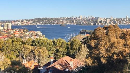 Cremorne Apartment | Cremorne charm - Relaxed living with harbour views CRE31