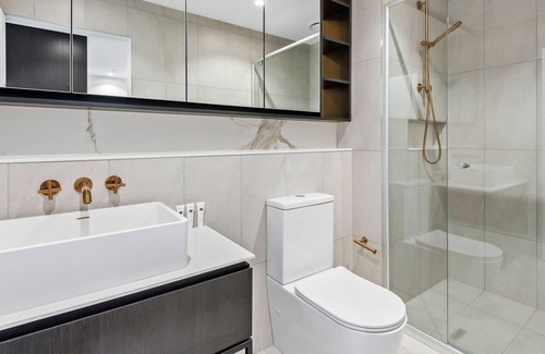 Cremorne Apartment | Cremorne's 2-Bed Jewel - Rooftop Gaze, Gym & Spa
