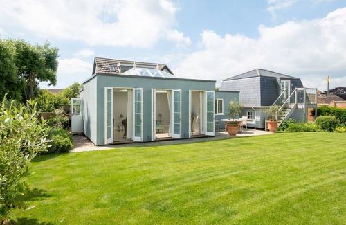 Aldeburgh Cottage | Crespigny House - sleeps 8 guests in 4 bedrooms