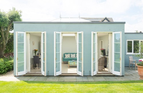 Aldeburgh Cottage | Crespigny House - sleeps 8 guests in 4 bedrooms