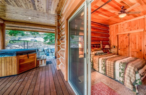 Cle Elum Cabin | Crest Lodge - 3,700sf Log Home with 5 bedrooms + Sleeps 15-17