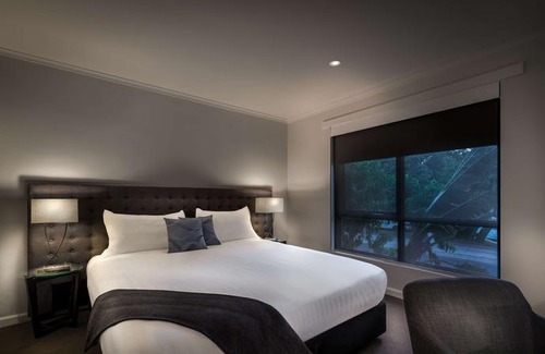St Kilda West Apartment | Crest on Park