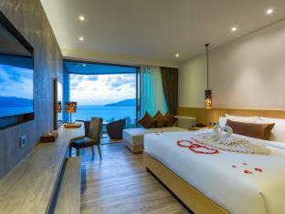 Patong Resort | Crest Resort & Pool Villas - SHA Extra Plus