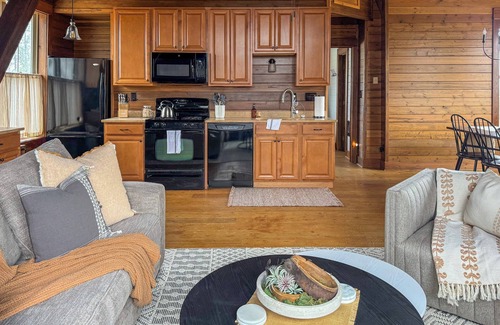 Creston House | Creston Centennial #1-King bed, rustic barn loft w/stairs