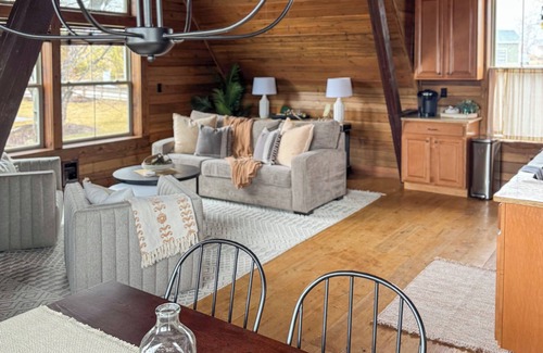 Creston House | Creston Centennial #1-King bed, rustic barn loft w/stairs