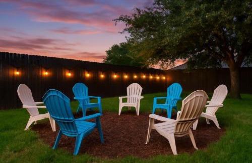Aubrey Villa | Crew Stay Sleeps 16 Work, Cook, Play and Relax
