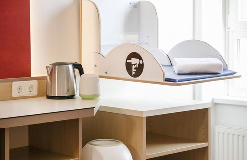 Sebersdorf House | Crib room on the spa side from 4 nights - H2O Hotel Therme Resort