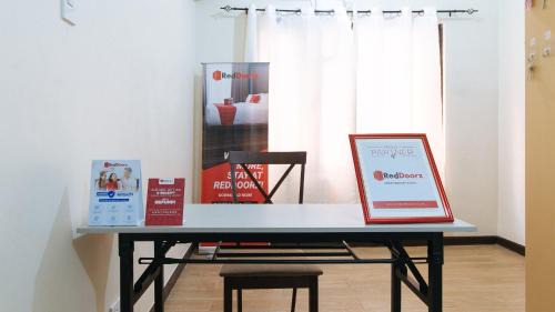 Dasmarinas Hotel | Cristian Jay Dormitory by RedDoorz