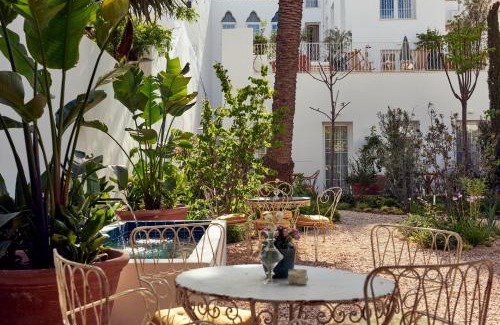 Mahon Hotel | Cristine Bedfor Mahon