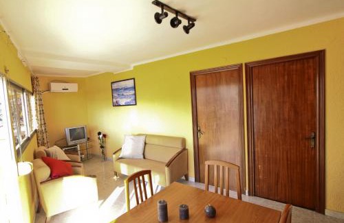 La Pineda Apartment | Cristobal Planet Apartment