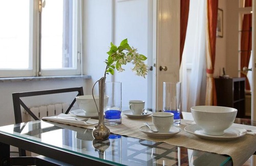 Rione II Trevi Apartment | Crociferi 1 Apartment