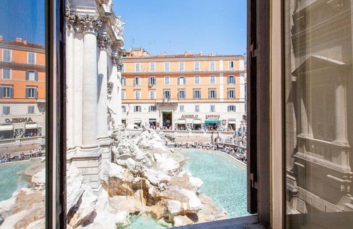 Rione II Trevi Apartment | Crociferi 1 Apartment