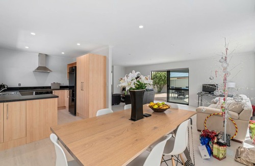 Lowburn House | Cromwell Charmer - Cromwell Holiday Home
