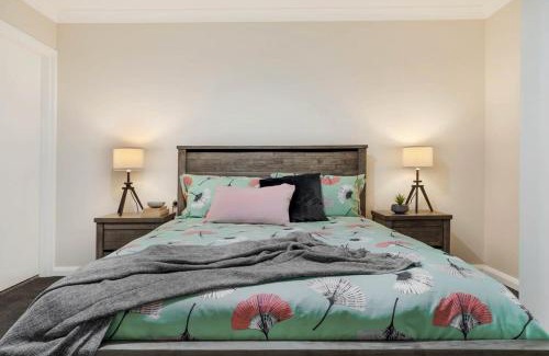 Wagga Wagga Apartment | Crooked Lane Apartment - CBD, Stylish & Central