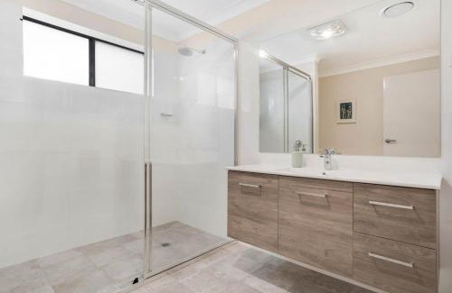 Wagga Wagga Apartment | Crooked Lane Apartment - CBD, Stylish & Central